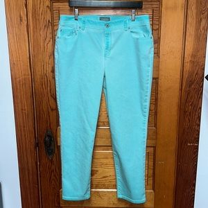 Chico’s Ankle length stretch Jeans in seafood green size 2